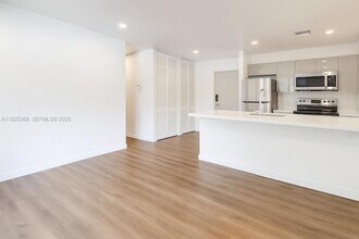 1950 Fletcher St, Unit 202 in Hollywood, FL - Building Photo - Building Photo