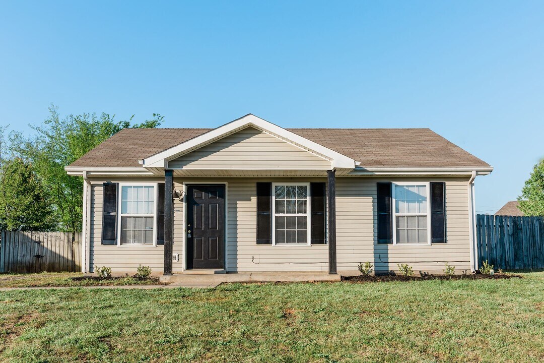 955 Winesap Rd in Clarksville, TN - Building Photo