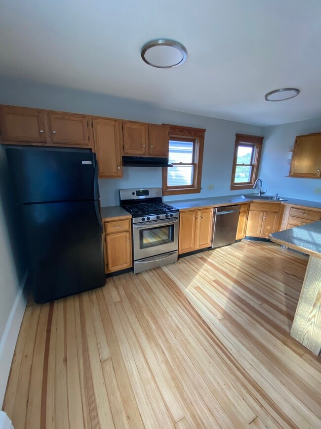 51 Buckthorne Ave, Unit Apartment 2