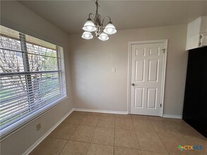 2406 Lake Rd in Killeen, TX - Foto de edificio - Building Photo