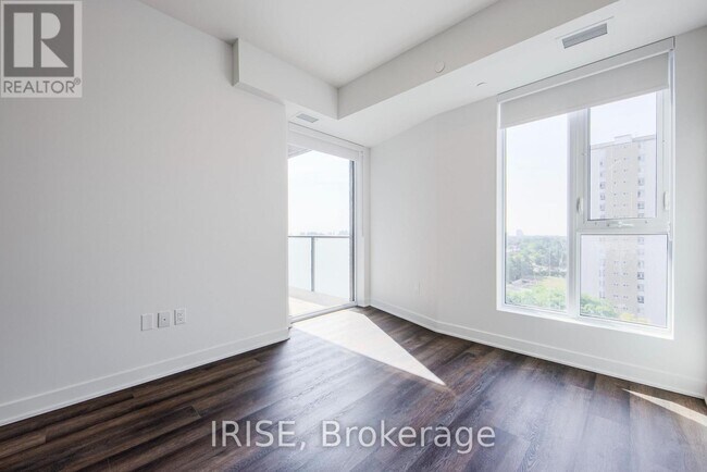 3030 Pharmacy Ave in Toronto, ON - Building Photo - Building Photo