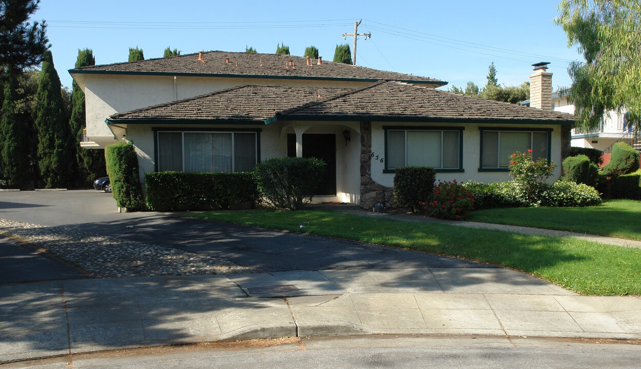 656 Belladonna Ct in Sunnyvale, CA - Foto de edificio