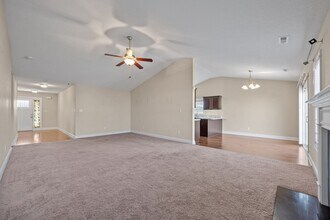 320 Aquamarine Cir in Jacksonville, NC - Building Photo - Building Photo