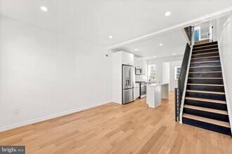 2214 Titan St in Philadelphia, PA - Building Photo - Building Photo