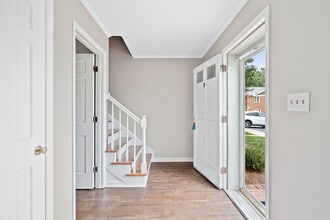 4827 Tower Rd in Greensboro, NC - Foto de edificio - Building Photo