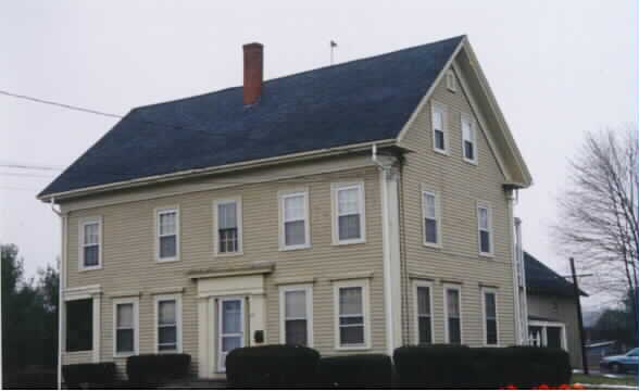 145 Sylvan St in Danvers, MA - Foto de edificio