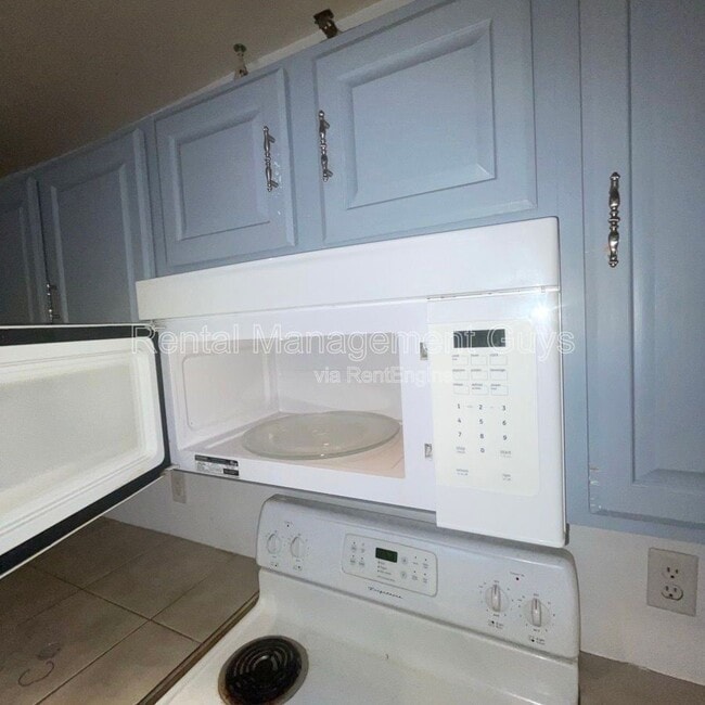 2021 3rd Ave S in Minneapolis, MN - Building Photo - Building Photo