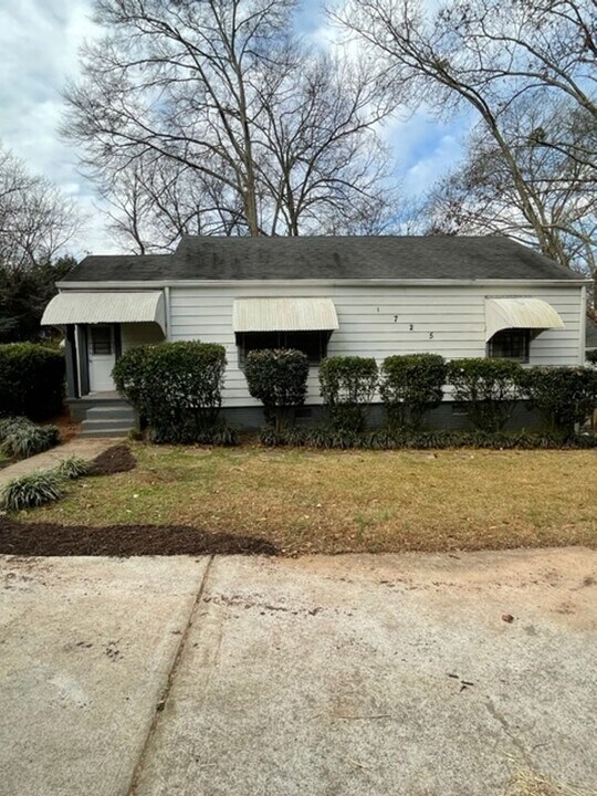 1725 Belcher Cir in Austell, GA - Building Photo