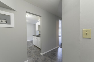 1707 Glenwood Ave in Minneapolis, MN - Building Photo - Interior Photo