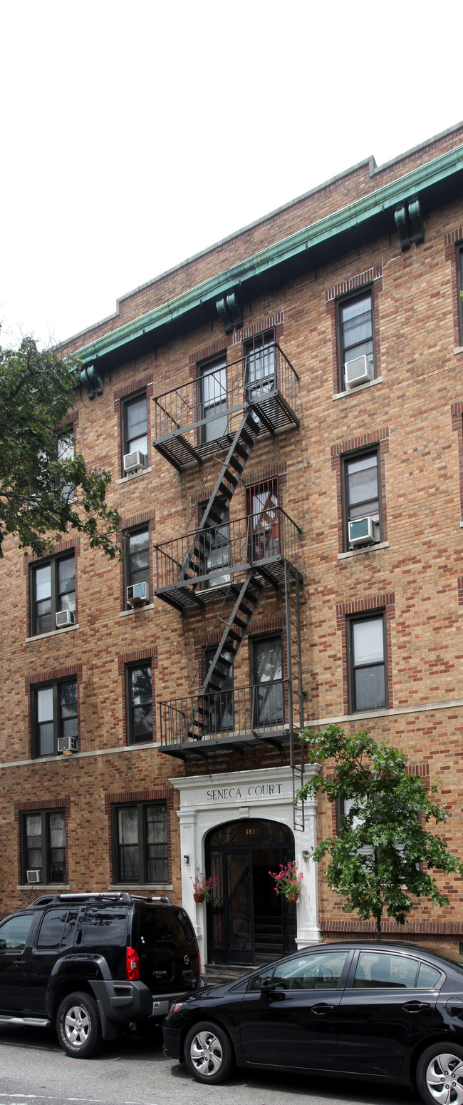 Seneca Court in Ridgewood, NY - Foto de edificio - Building Photo