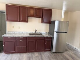 13 Moores Ct, Unit 1 in Rochester, NH - Building Photo