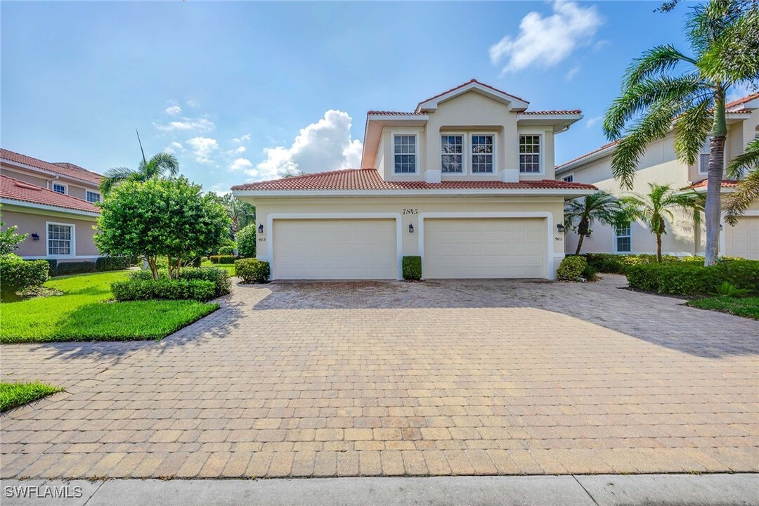 7845 Hawthorne Dr in Naples, FL - Foto de edificio