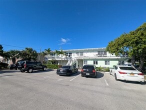 321 SE 15th Ave in Deerfield Beach, FL - Building Photo - Building Photo