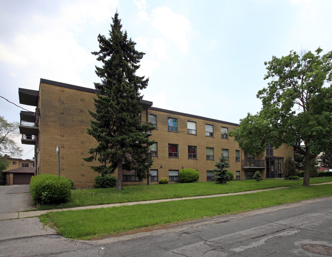 15 Torbolton Dr in Toronto, ON - Building Photo - Primary Photo