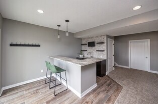 9440 Rushbrook Dr in Johnston, IA - Building Photo