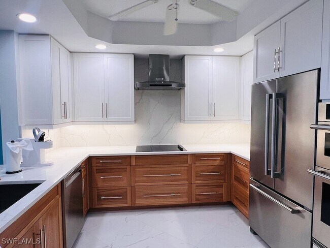 property at 425 Cove Tower Dr