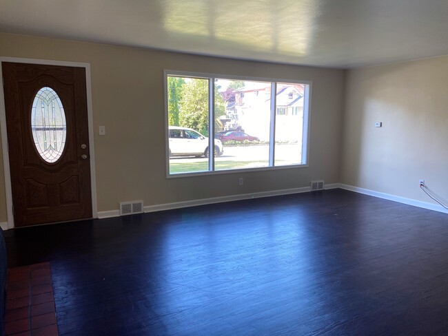 419 7th Ave NE in Puyallup, WA - Building Photo - Building Photo