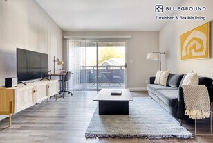 355 N Wolfe Rd in Sunnyvale, CA - Building Photo