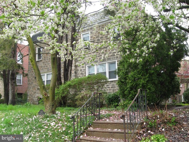 2433 N 50th St photo'