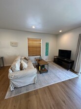 2533 1/2-2612 1/2 S Harcourt Ave in Los Angeles, CA - Foto de edificio - Building Photo