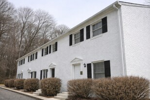 200 Greenbriar Rd, Unit L in Greensboro, NC - Building Photo