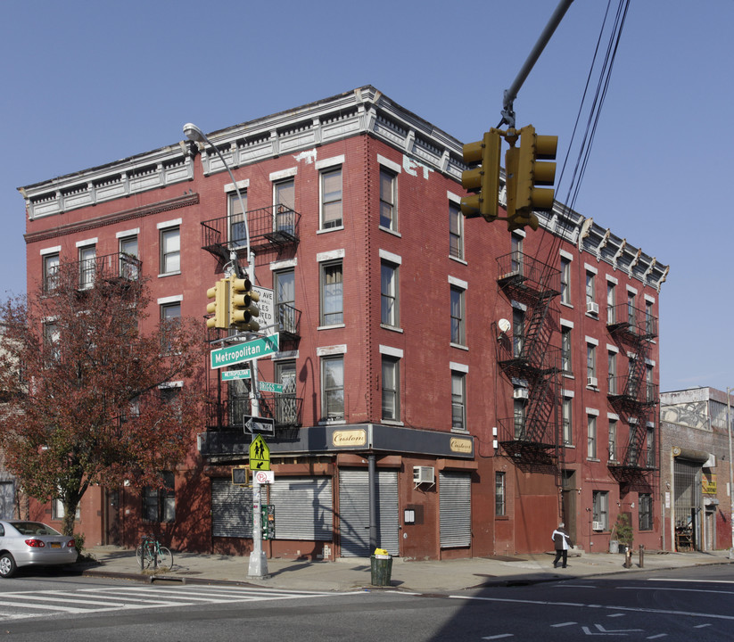 251-253 Metropolitan Ave in Brooklyn, NY - Building Photo