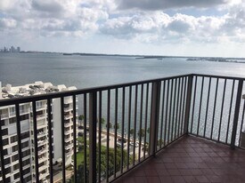1450 Brickell Bay Dr in Miami, FL - Building Photo