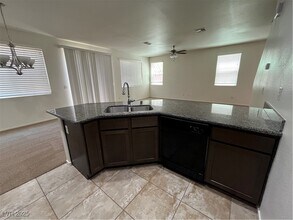 6202 Yankee Spring St in Las Vegas, NV - Foto de edificio - Building Photo