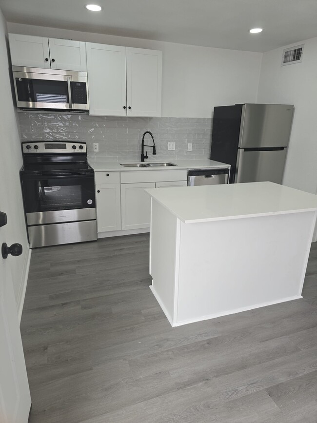 7900 Brookriver Dr, Unit 914