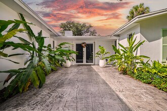 2421 SW 29th Way in Fort Lauderdale, FL - Building Photo - Building Photo