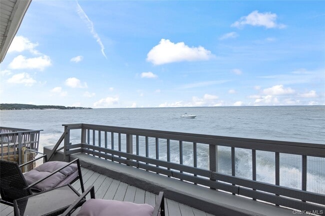 19 Pine Ln in Bayville, NY - Building Photo - Building Photo