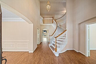 9306 Lochflora Dr in Spring, TX - Foto de edificio - Building Photo