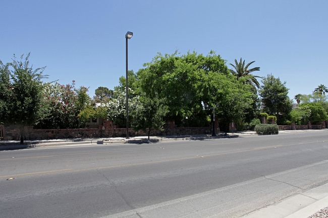 Hinchcliffe Court in Tucson, AZ - Foto de edificio - Building Photo