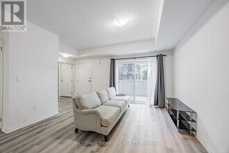 510-510 Kingbird Grove in Toronto, ON - Building Photo - Building Photo