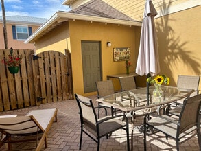 188 W Thatch Palm Cir in Jupiter, FL - Building Photo - Building Photo