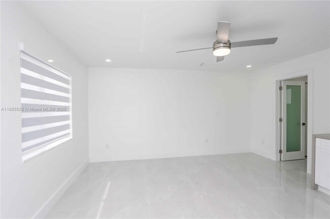 11001 SW 220th St in Miami, FL - Building Photo - Building Photo