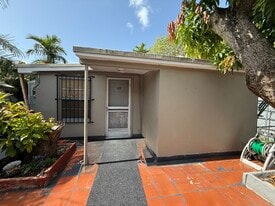 1870 NW 16th Ter, Unit Rear in Miami, FL - Building Photo