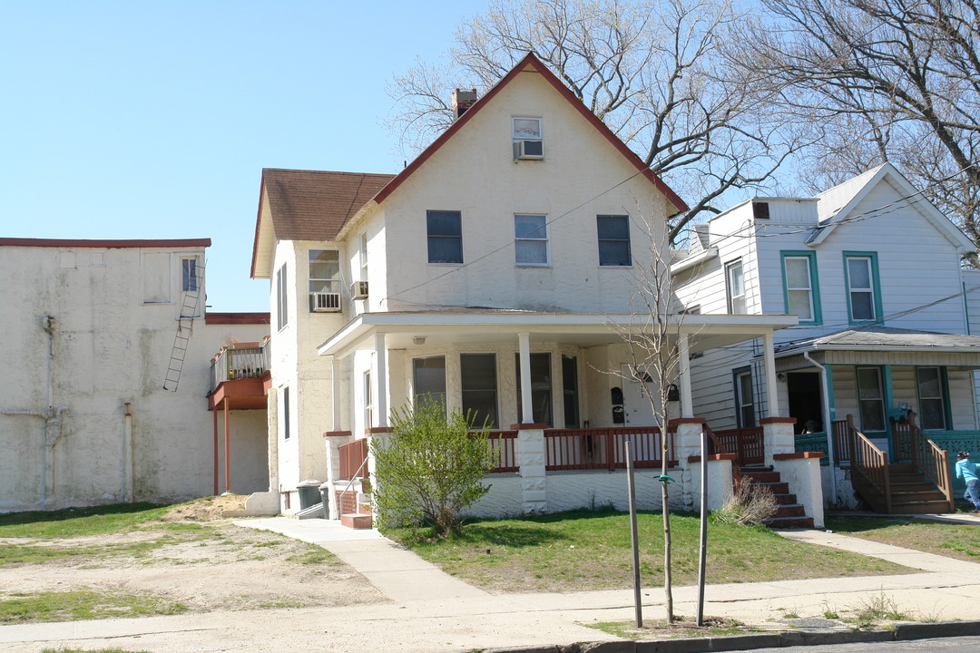 702 1st Ave in Asbury Park, NJ - Building Photo