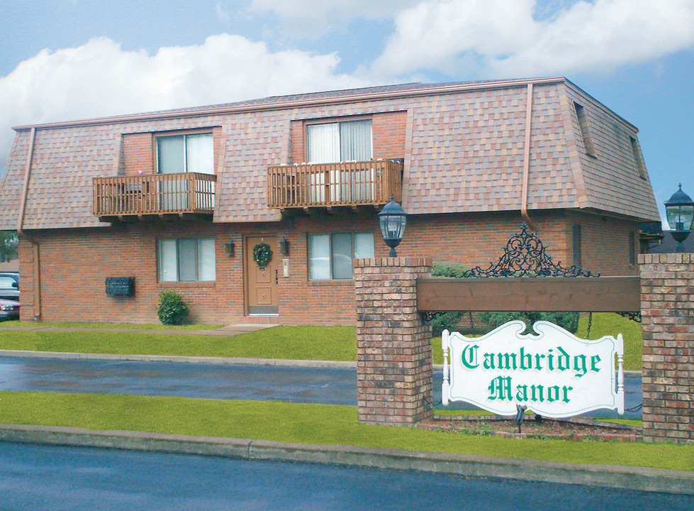 Cambridge Manor Apartments in Herrin, IL - Building Photo