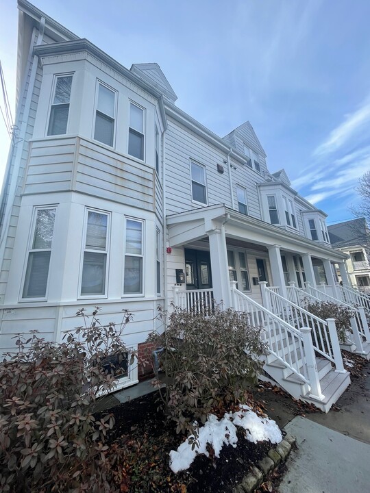 20 Park Ave, Unit #Rear in Somerville, MA - Building Photo