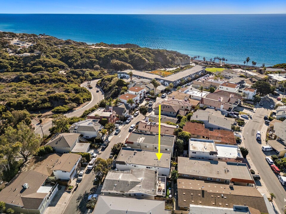 218 Avenida Lobeiro in San Clemente, CA - Building Photo