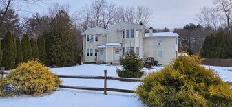23 Mill St in Broad Brook, CT - Building Photo