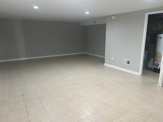 15139 Beverly Dr, Unit A in Philadelphia, PA - Foto de edificio - Building Photo