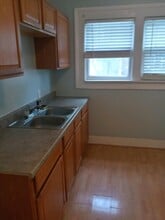 440 W Cook St, Unit downstairs apartment in Springfield, IL - Foto de edificio - Building Photo