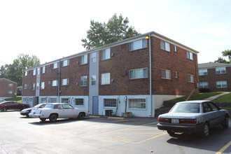 Maple Manor in Alton, IL - Foto de edificio - Building Photo