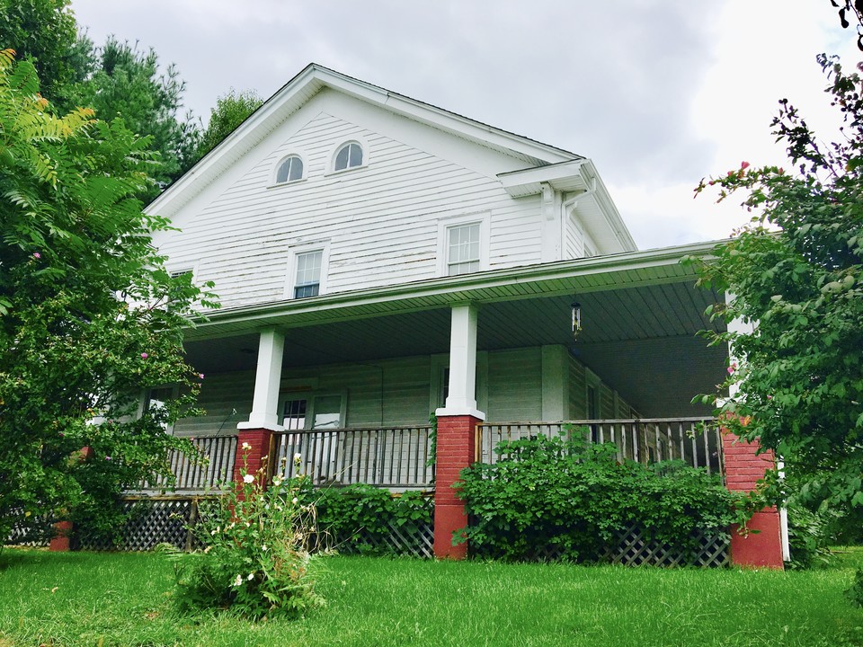 500 E Main St in Dublin, VA - Building Photo