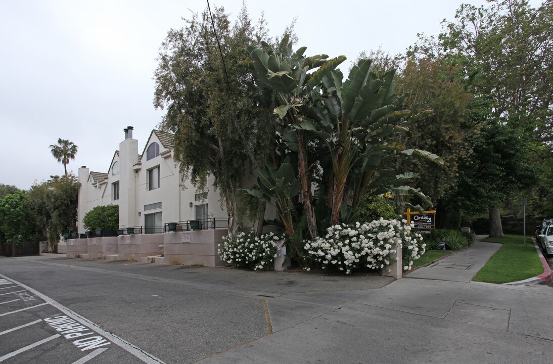 Residential Condominium in Sherman Oaks, CA - Building Photo