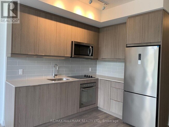 36-A36 Forest Manor Rd in Toronto, ON - Building Photo - Building Photo