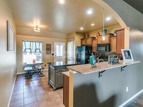 532 W Shadow Ridge Way in Mustang, OK - Building Photo - Building Photo