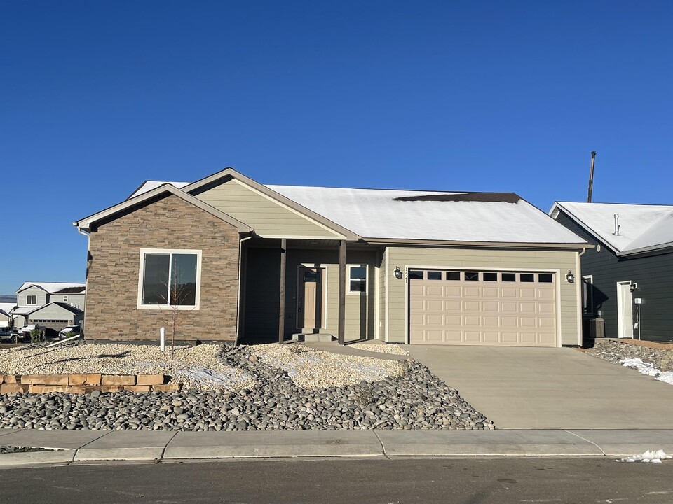 1421 Owl Creek Ave in Montrose, CO - Building Photo